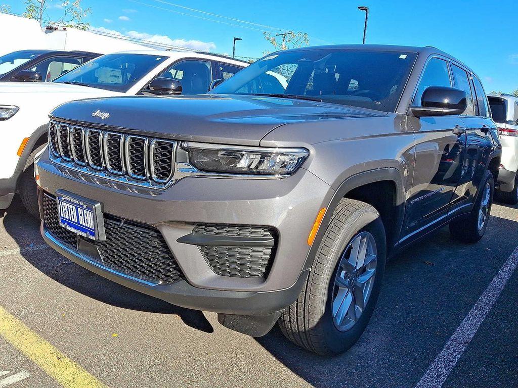 new 2025 Jeep Grand Cherokee car, priced at $43,670