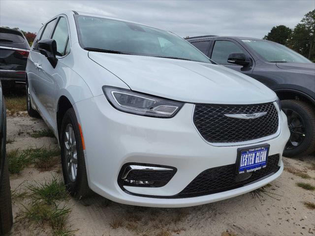 new 2024 Chrysler Pacifica car, priced at $42,737