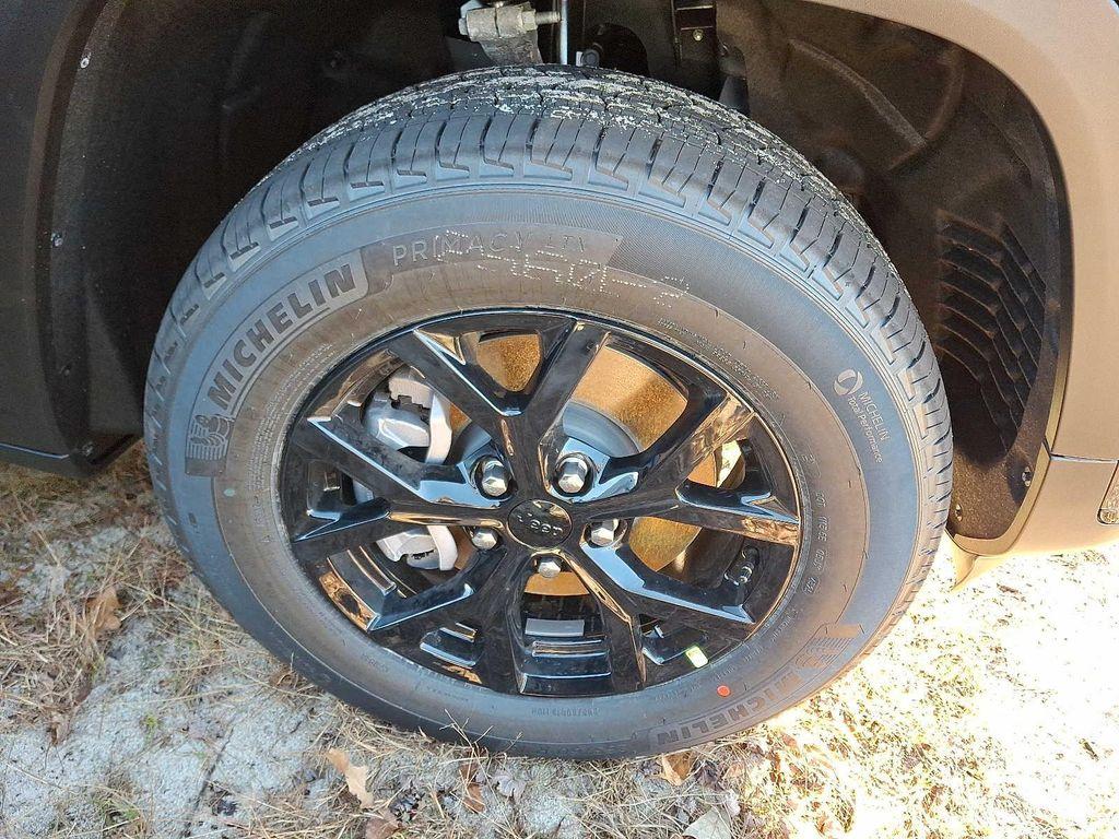 new 2025 Jeep Grand Cherokee L car, priced at $48,230