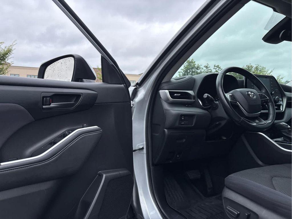 used 2022 Toyota Highlander car, priced at $26,837