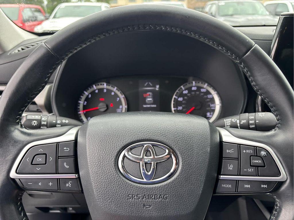 used 2022 Toyota Highlander car, priced at $26,837