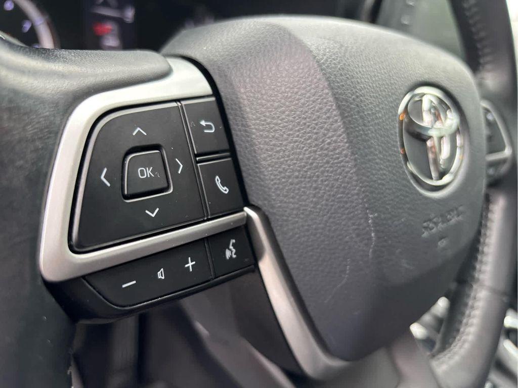 used 2022 Toyota Highlander car, priced at $26,837