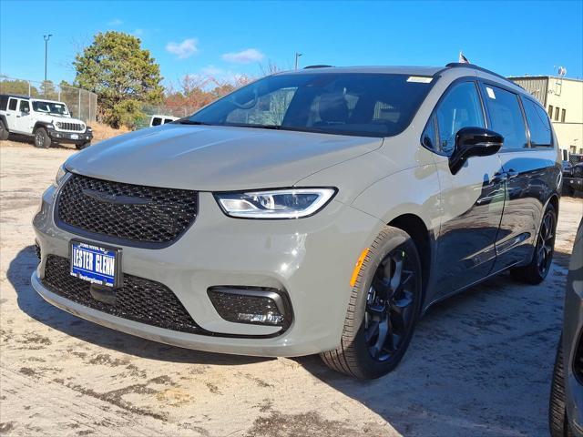 new 2025 Chrysler Pacifica car, priced at $55,085