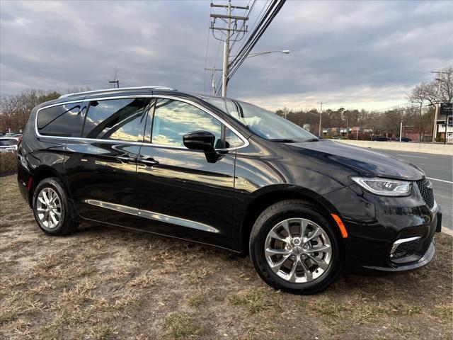 used 2021 Chrysler Pacifica car, priced at $30,937