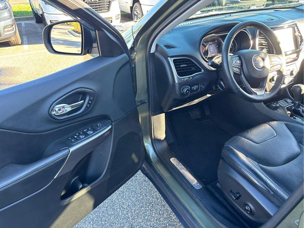 used 2019 Jeep Cherokee car, priced at $19,534