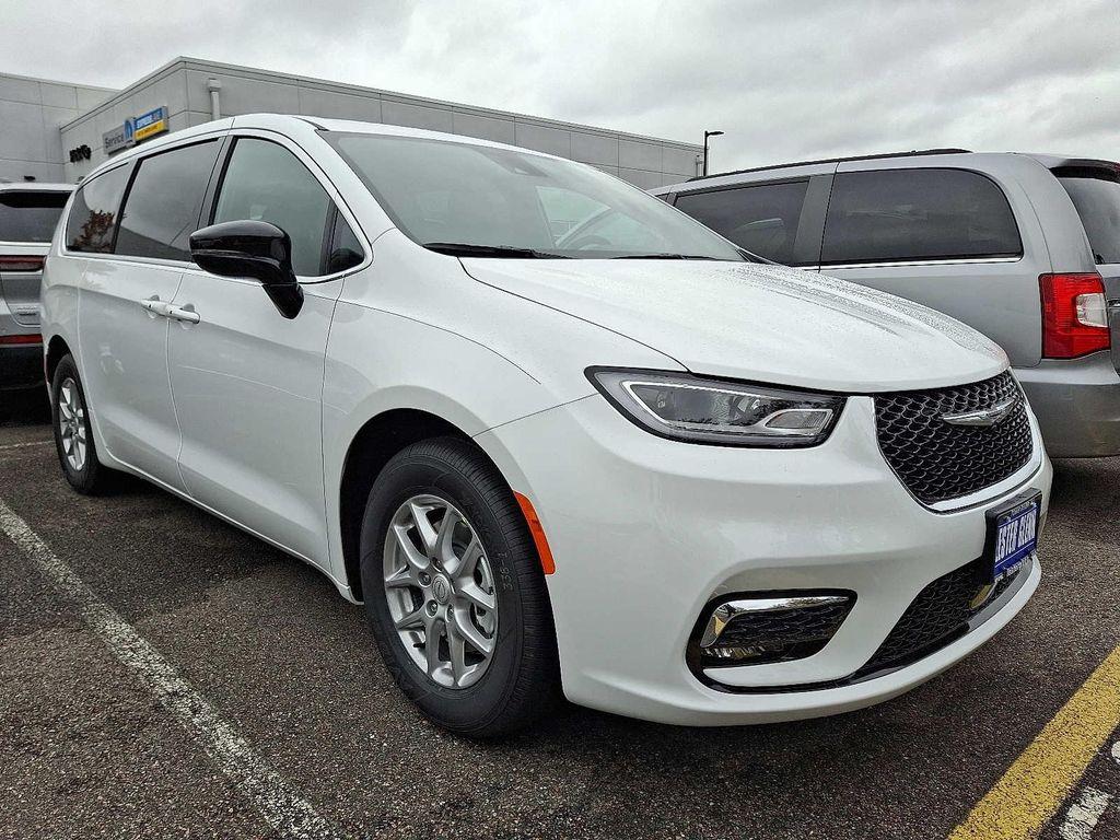 new 2026 Chrysler Pacifica car, priced at $45,365