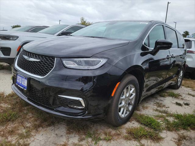 new 2024 Chrysler Pacifica car, priced at $42,737