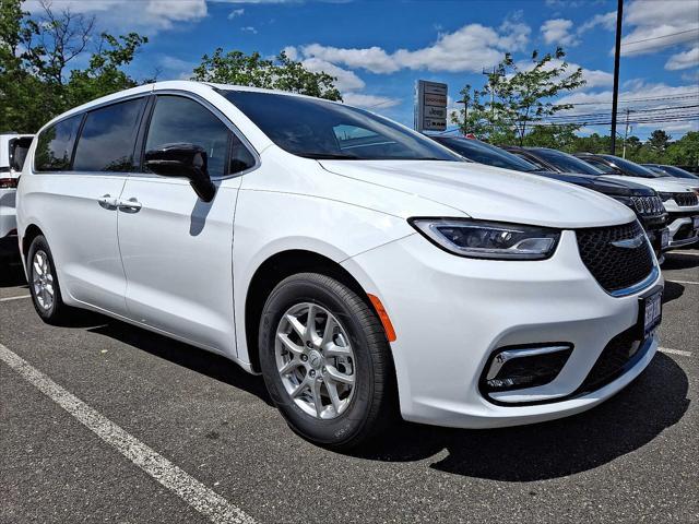 new 2025 Chrysler Pacifica car, priced at $44,445