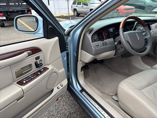 used 2008 Lincoln Town Car car, priced at $12,937