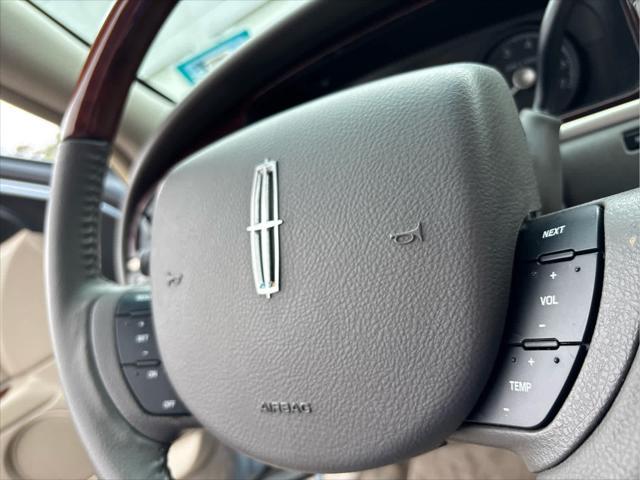 used 2008 Lincoln Town Car car, priced at $12,937