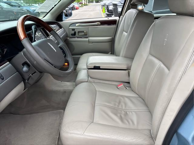 used 2008 Lincoln Town Car car, priced at $12,937