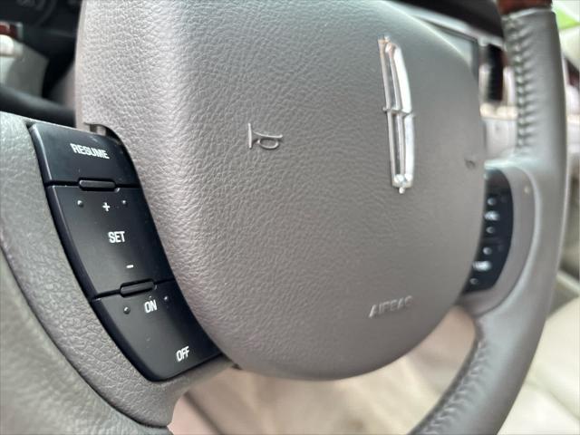 used 2008 Lincoln Town Car car, priced at $12,937