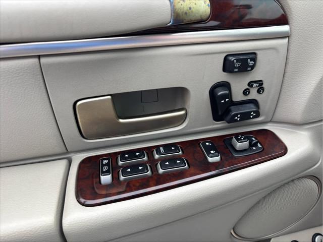 used 2008 Lincoln Town Car car, priced at $12,937