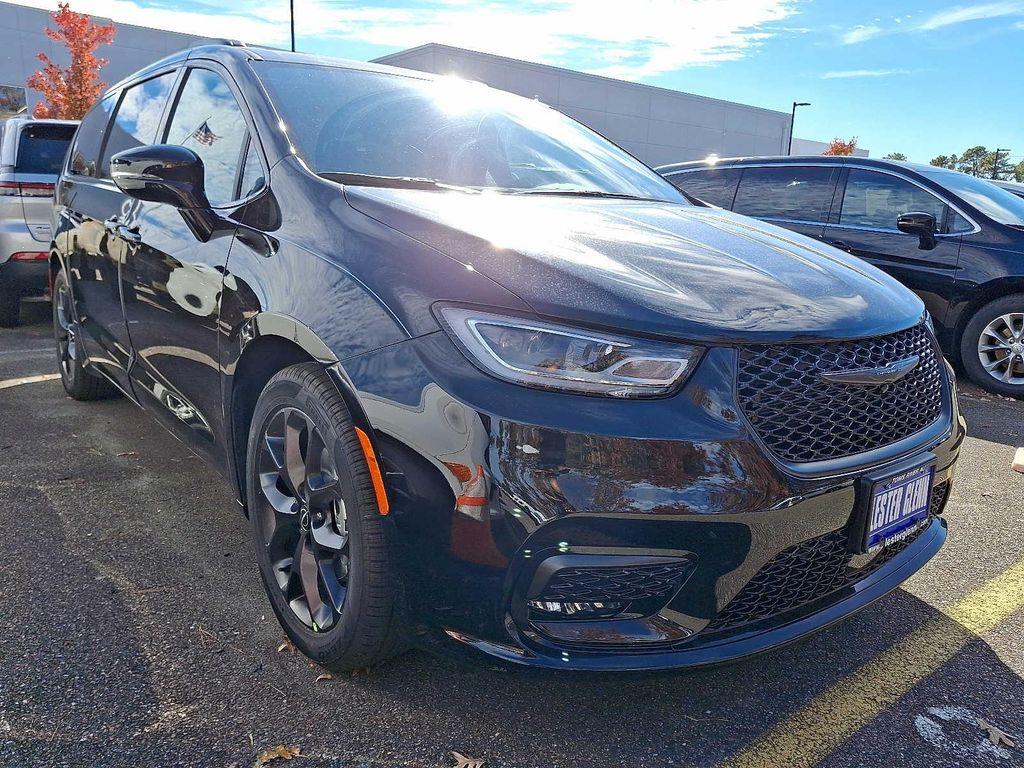 new 2026 Chrysler Pacifica car, priced at $49,280