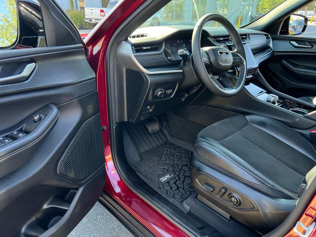 used 2023 Jeep Grand Cherokee car, priced at $32,961
