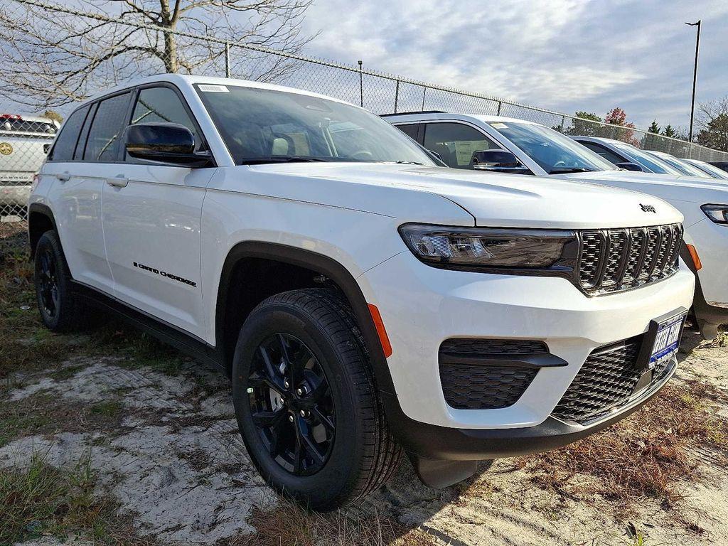 new 2025 Jeep Grand Cherokee car, priced at $45,635
