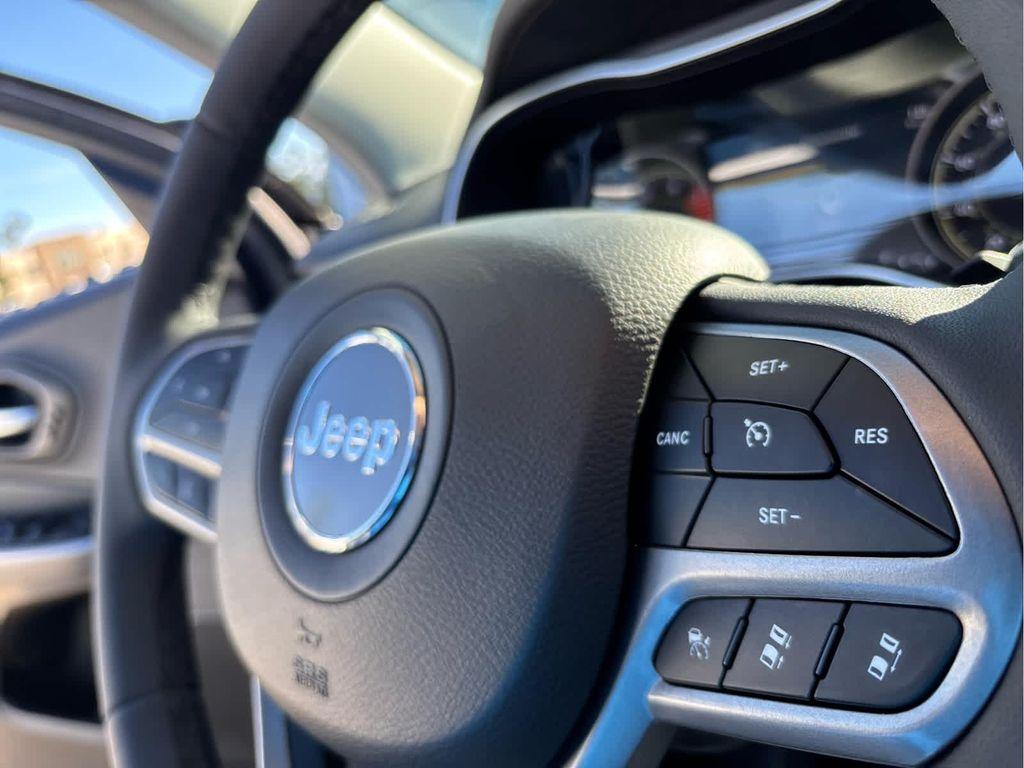 used 2022 Jeep Cherokee car, priced at $27,837