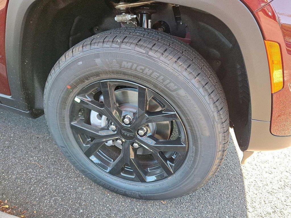new 2025 Jeep Grand Cherokee car, priced at $46,730