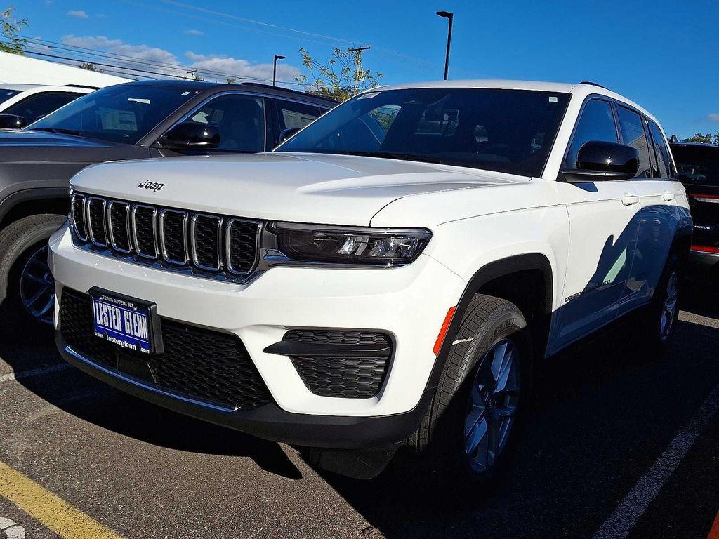 new 2025 Jeep Grand Cherokee car, priced at $43,575