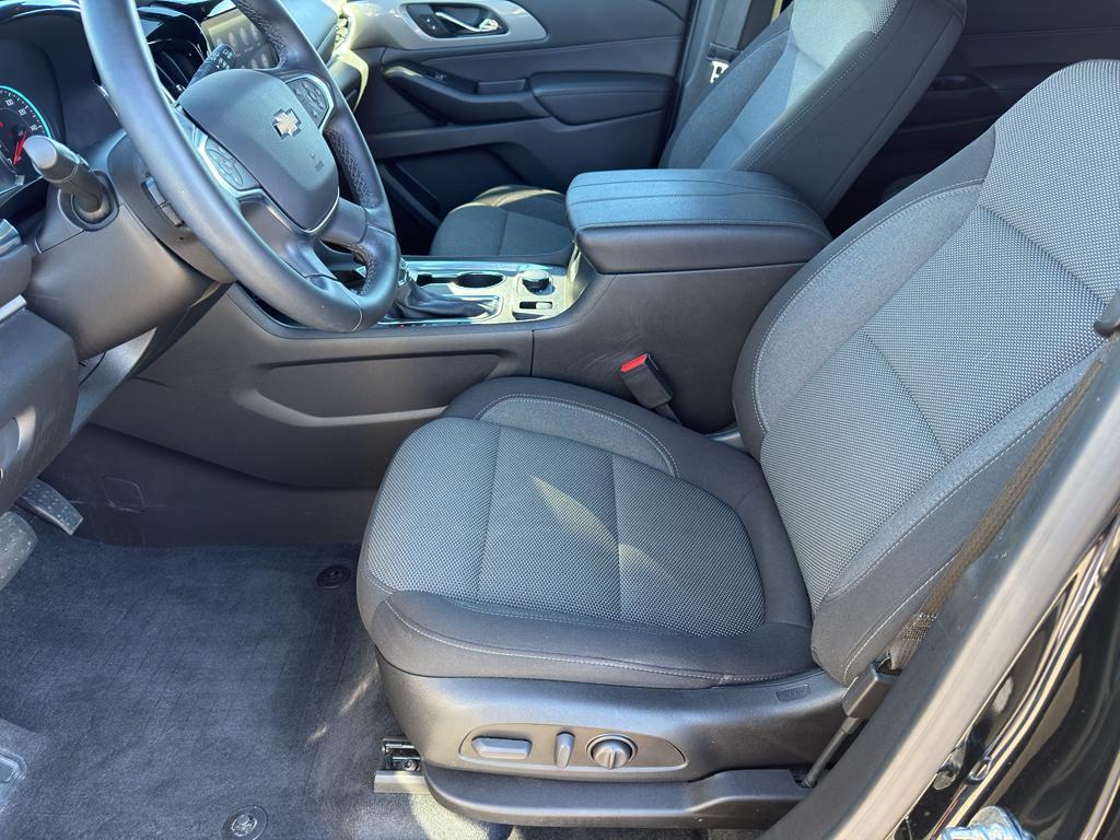 used 2023 Chevrolet Traverse car, priced at $28,989