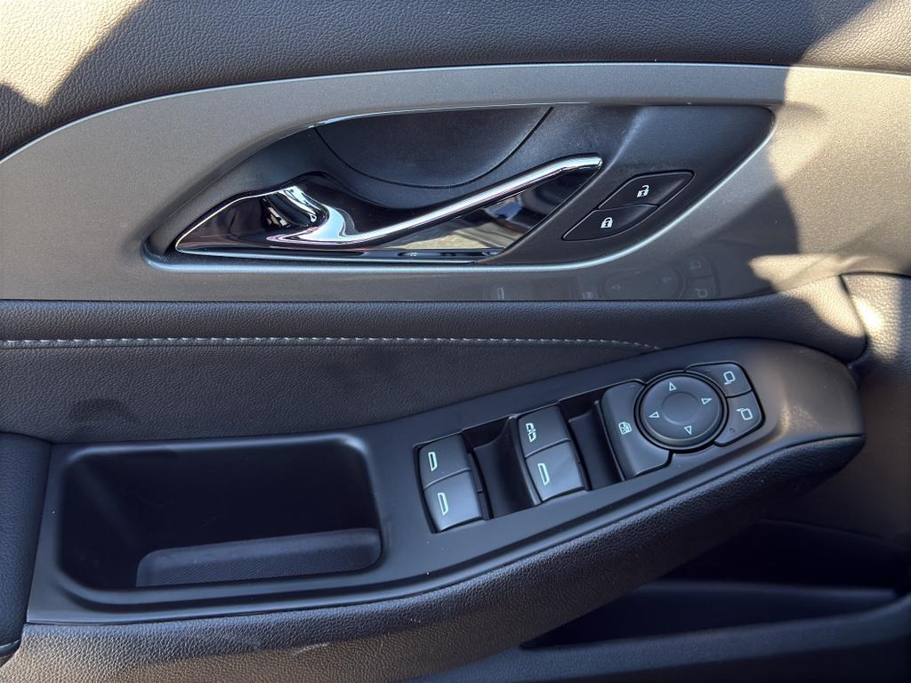 used 2023 Chevrolet Traverse car, priced at $28,989