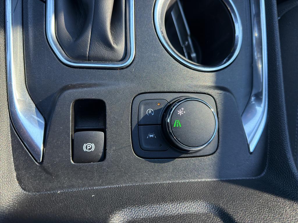 used 2023 Chevrolet Traverse car, priced at $28,989