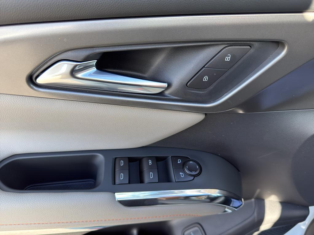 new 2026 Chevrolet Traverse car, priced at $43,003