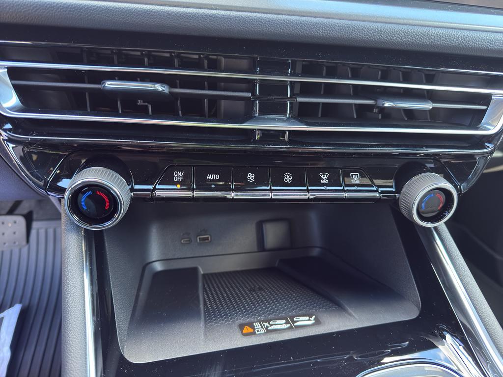 new 2026 Chevrolet Traverse car, priced at $43,003