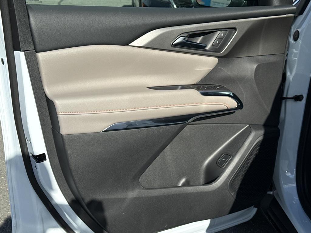 new 2026 Chevrolet Traverse car, priced at $43,003