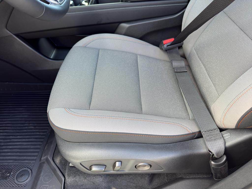 new 2026 Chevrolet Traverse car, priced at $43,003