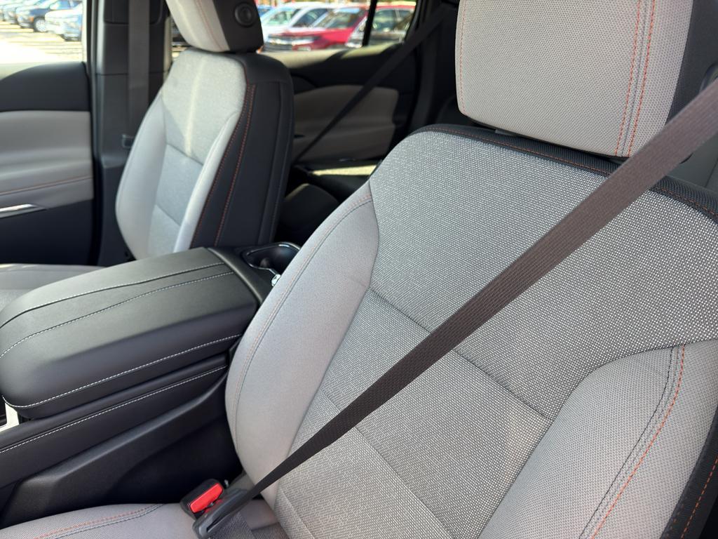 new 2026 Chevrolet Traverse car, priced at $43,003