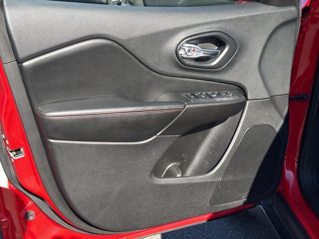 used 2019 Jeep Cherokee car, priced at $12,991