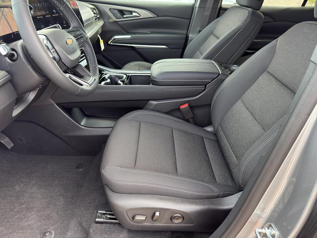 new 2026 Chevrolet Traverse car, priced at $40,882