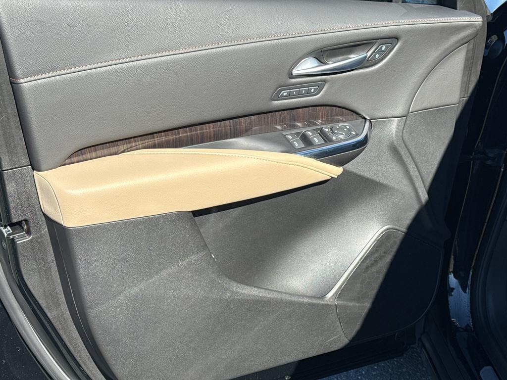 used 2025 Cadillac XT4 car, priced at $38,991