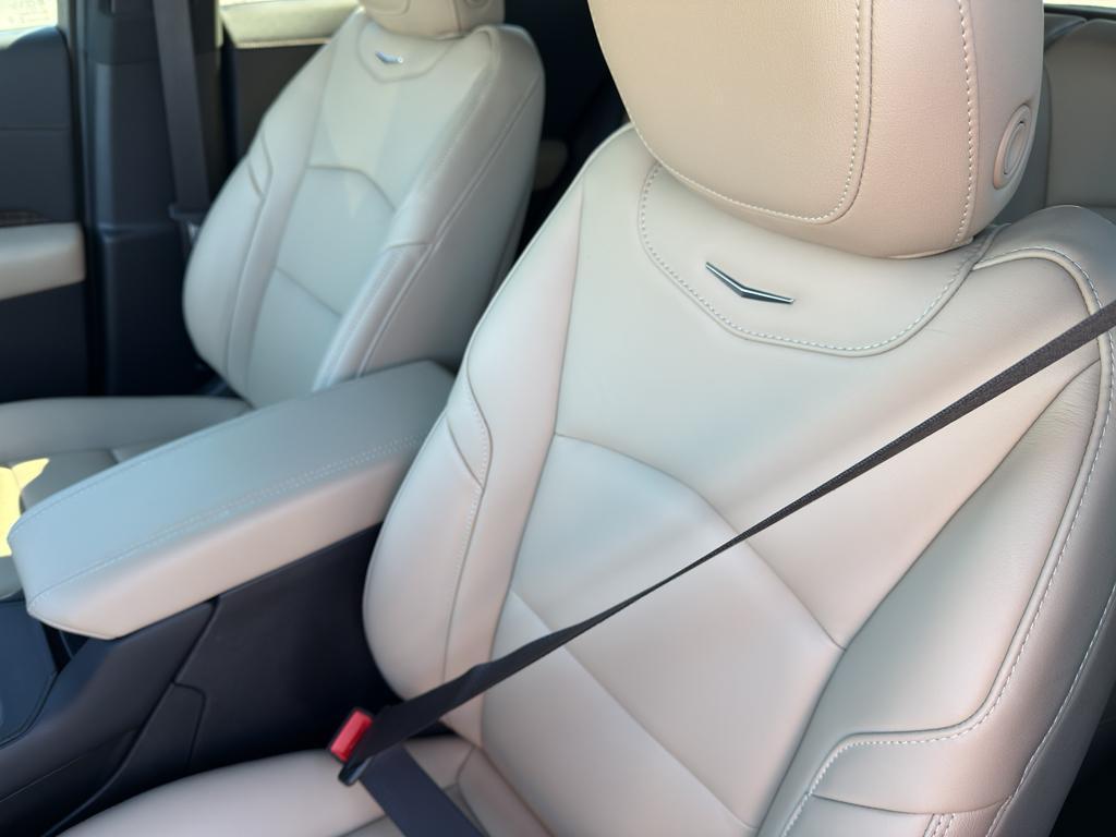 used 2025 Cadillac XT4 car, priced at $38,991