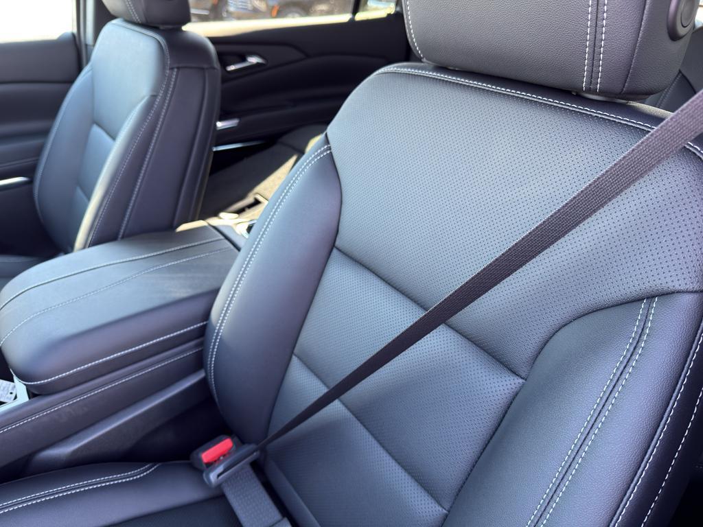 new 2026 Chevrolet Traverse car, priced at $42,234