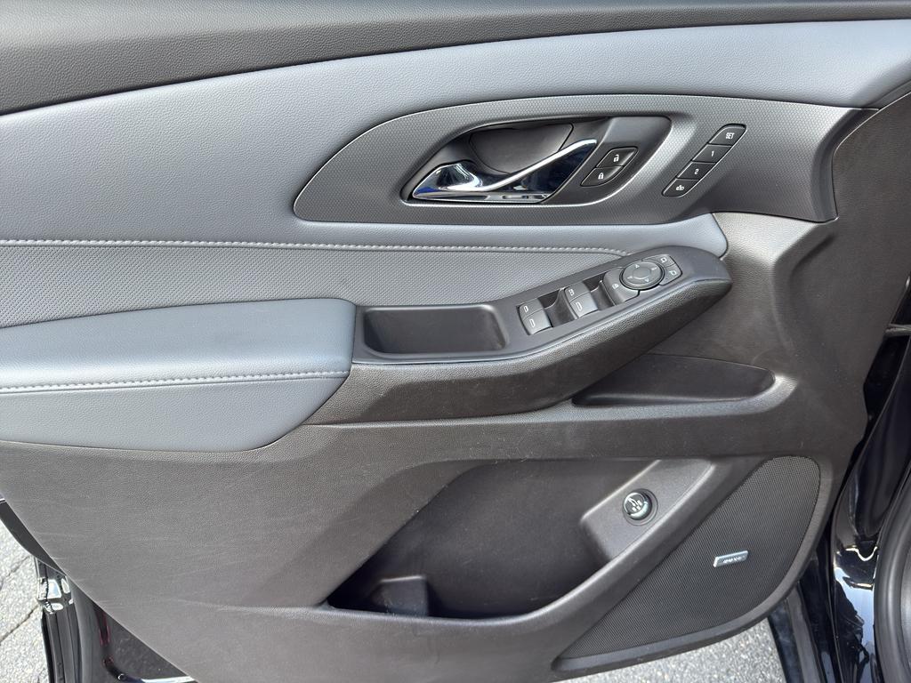 used 2021 Chevrolet Traverse car, priced at $27,459