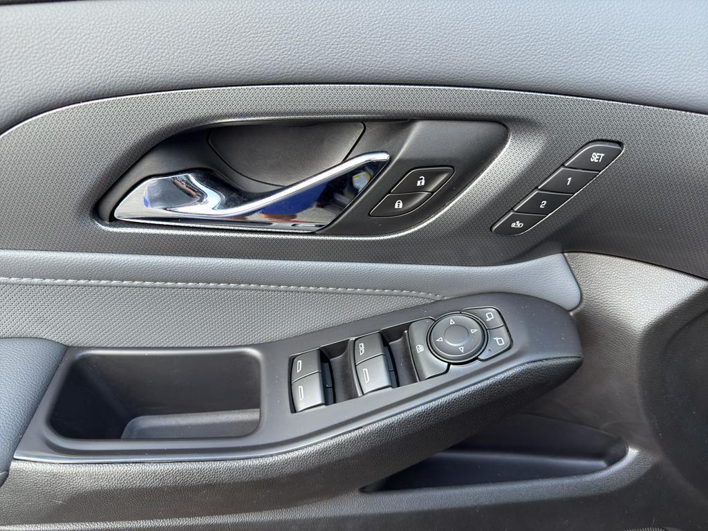 used 2021 Chevrolet Traverse car, priced at $27,459