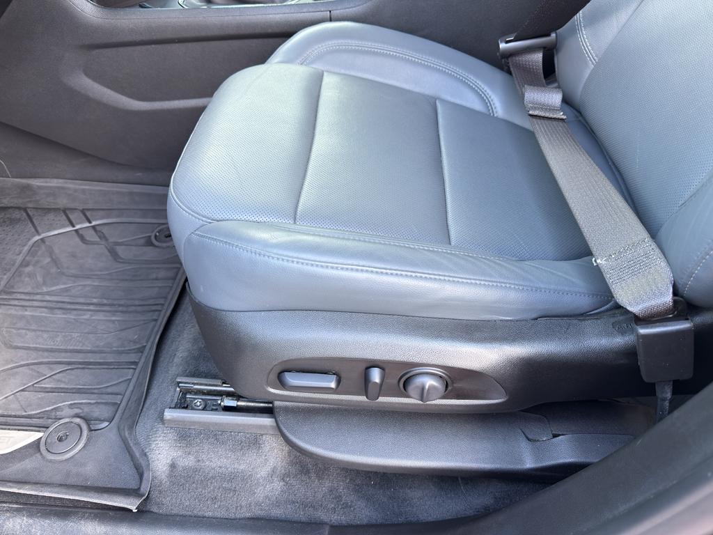 used 2021 Chevrolet Traverse car, priced at $27,459