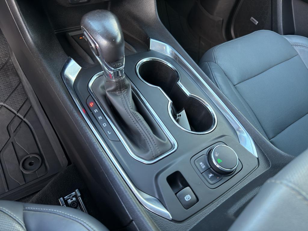 used 2021 Chevrolet Traverse car, priced at $27,459