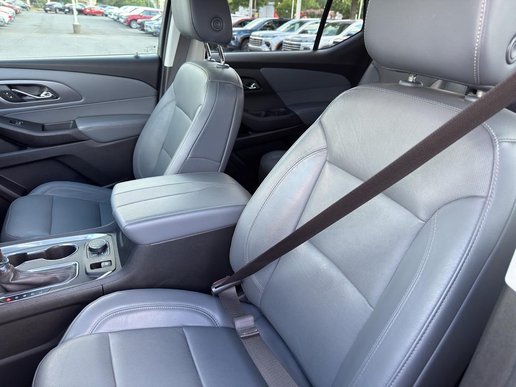 used 2021 Chevrolet Traverse car, priced at $27,459