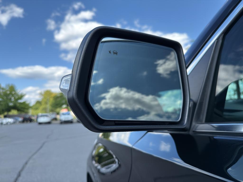 used 2021 Chevrolet Traverse car, priced at $27,459