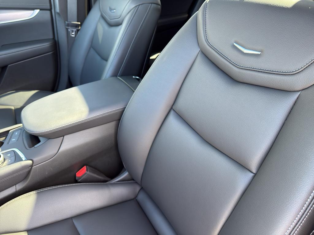 used 2025 Cadillac XT6 car, priced at $46,489