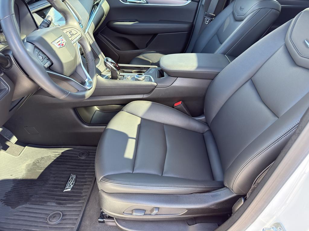 used 2025 Cadillac XT6 car, priced at $46,489