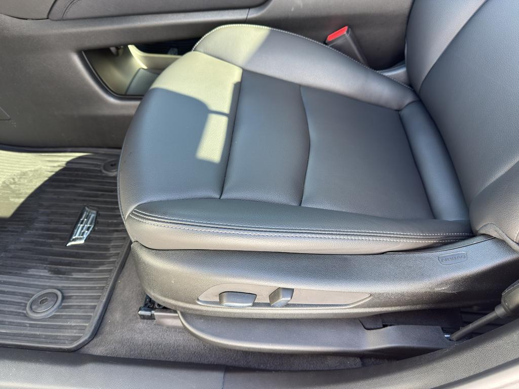 used 2025 Cadillac XT6 car, priced at $46,489