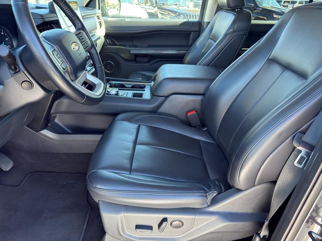 used 2024 Ford Expedition car, priced at $45,358