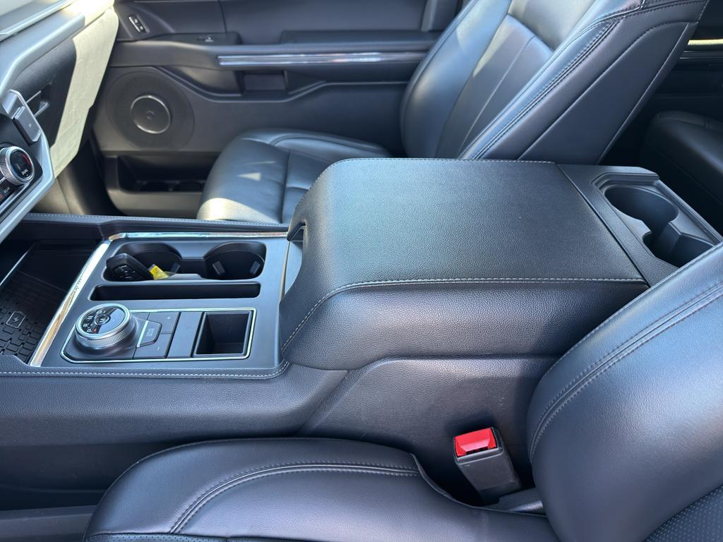 used 2024 Ford Expedition car, priced at $45,358