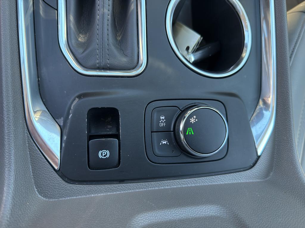 used 2020 Chevrolet Traverse car, priced at $23,395