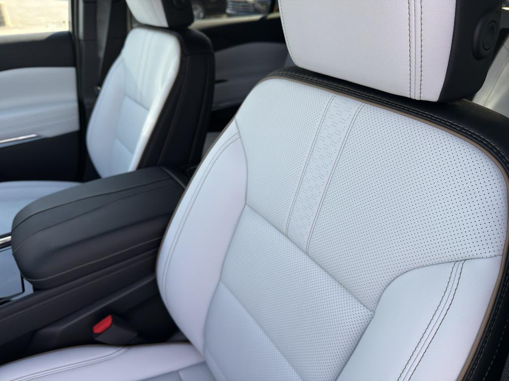 new 2026 Chevrolet Traverse car, priced at $57,195