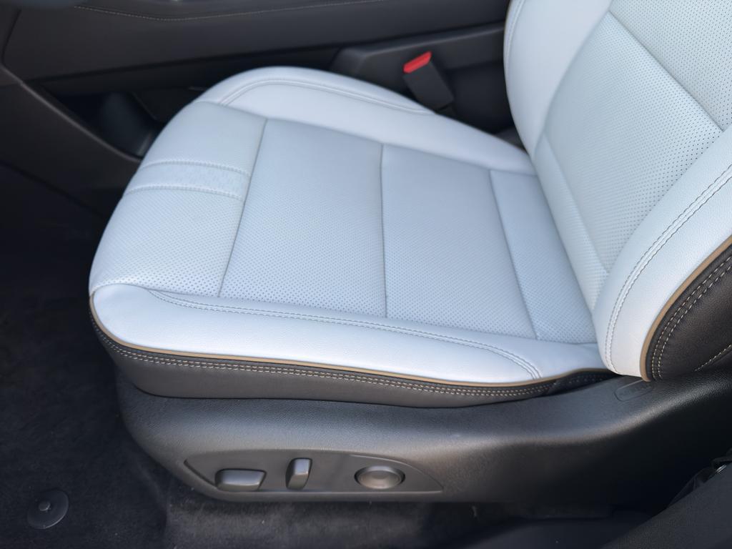 new 2026 Chevrolet Traverse car, priced at $57,195